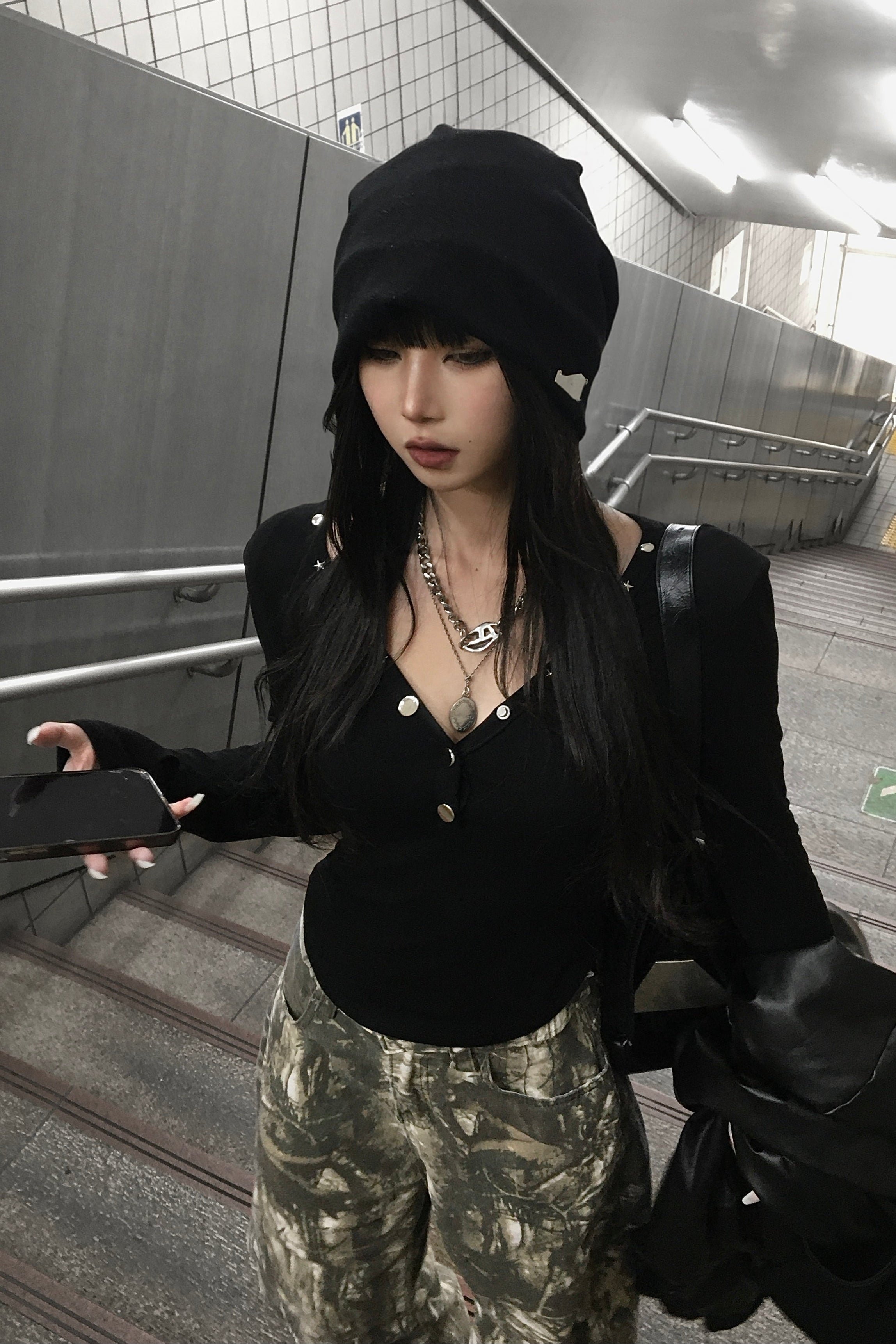 Vネックスタッズトップス NA10324