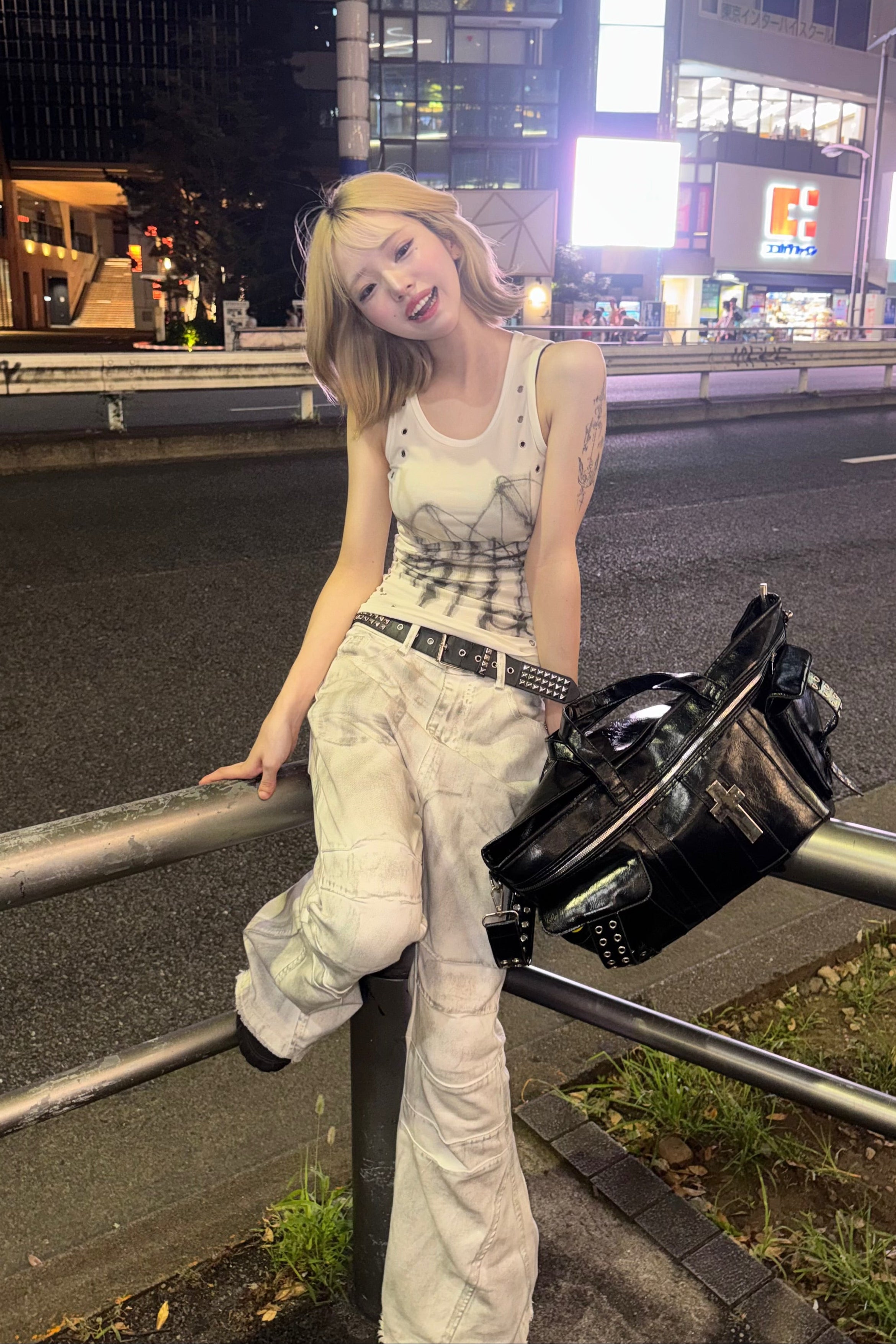 グランジグラフィックアイレットタンクトップ NA10792
