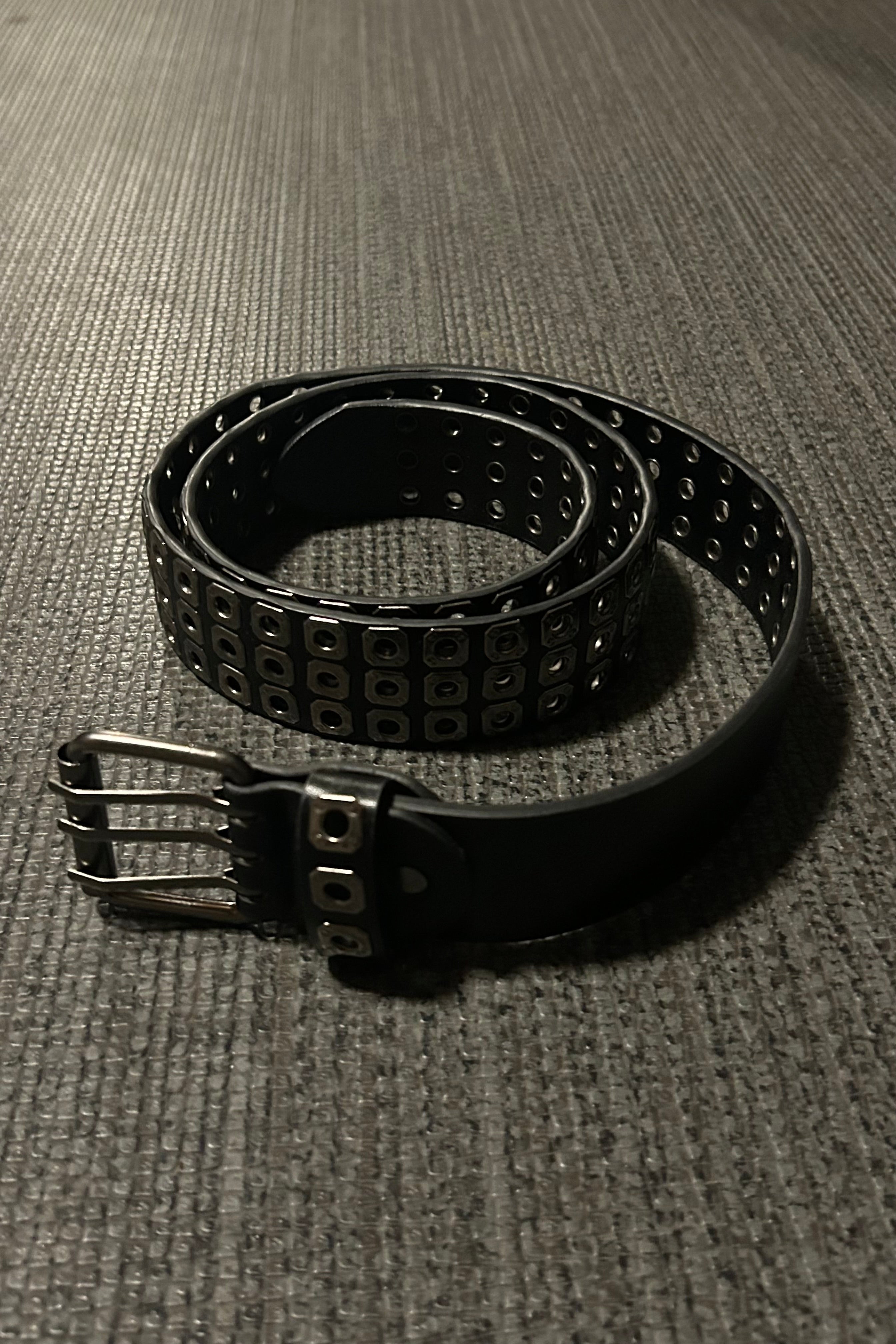 スクエアスタッズマルチホールベルト NA10936