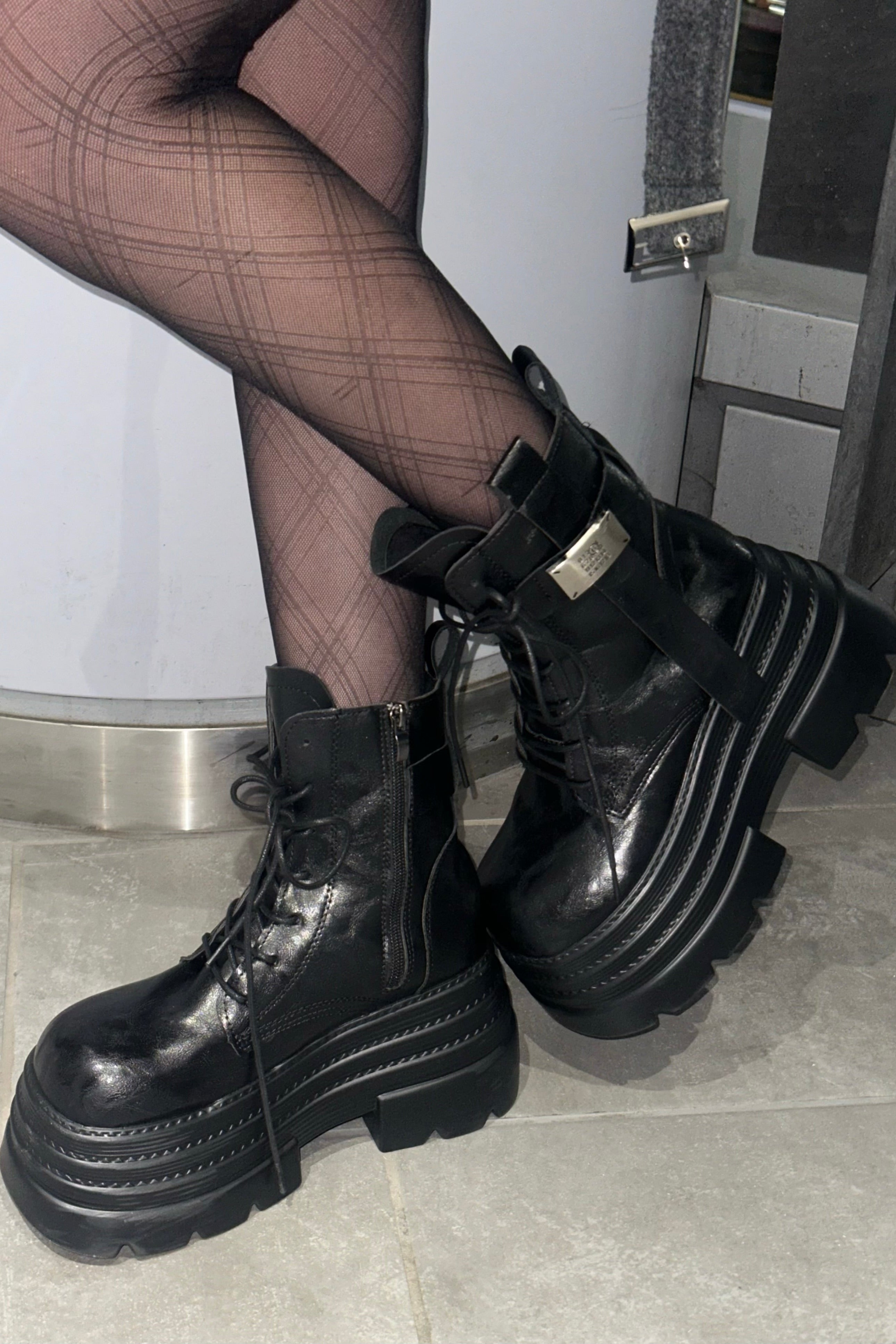 トリプルソールレースアップブーツ NA10198