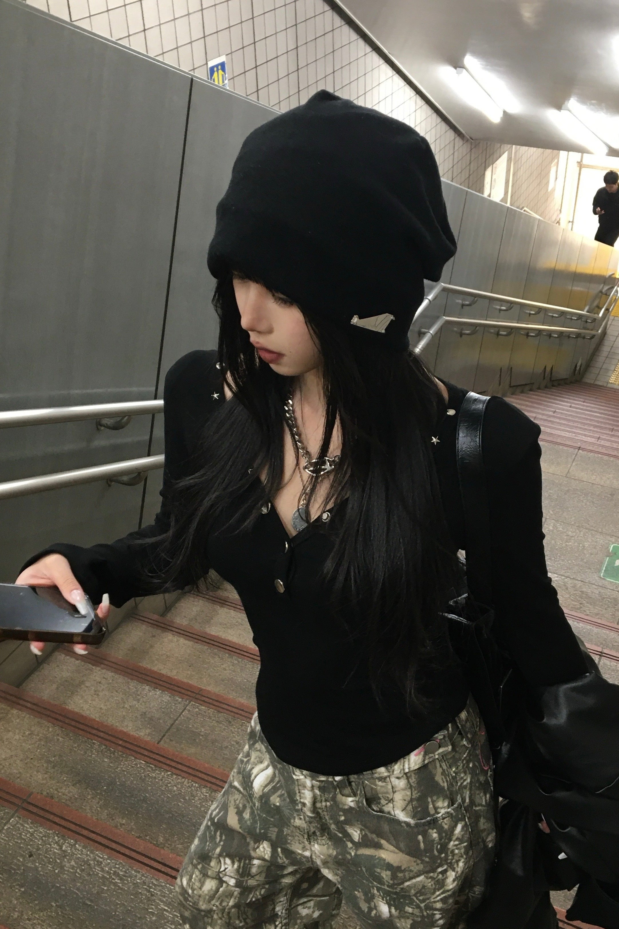 Vネックスタッズトップス NA10324