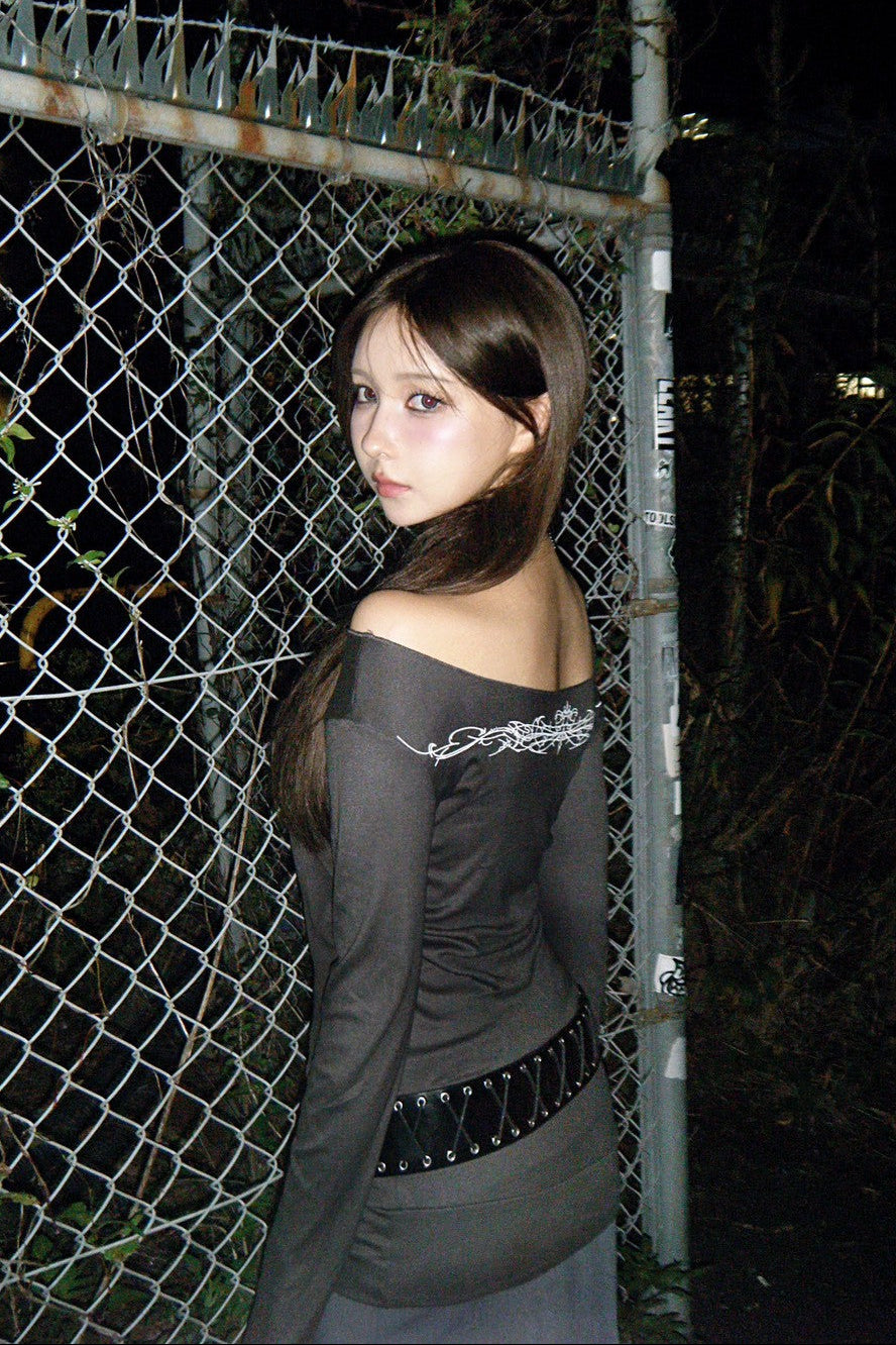 トライバルロゴオフショルダートップス NA10115