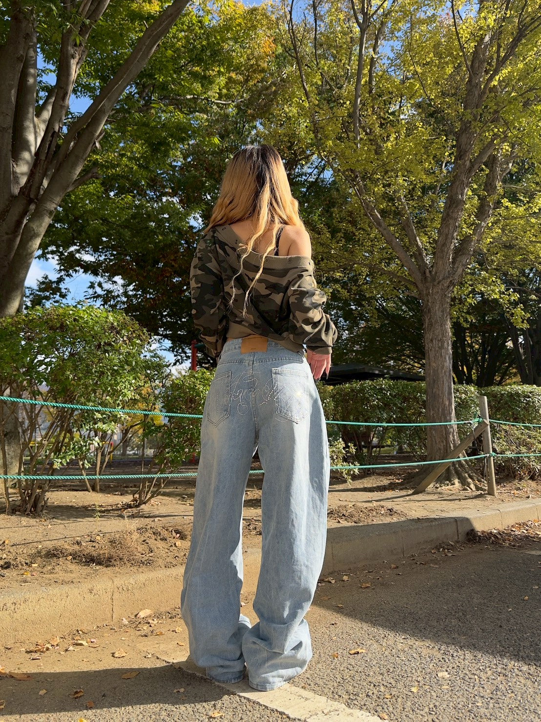 カモフラオフショルトップス NA10049