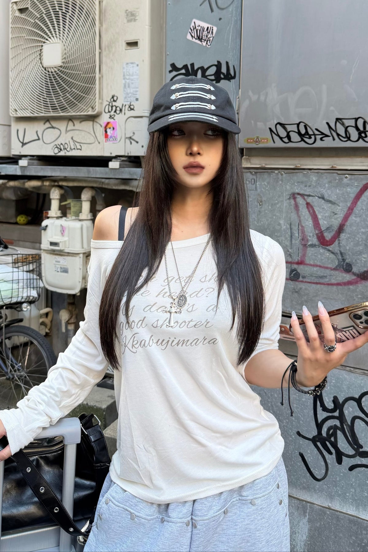 オフショルダーレタリングプリントTシャツ NA11044