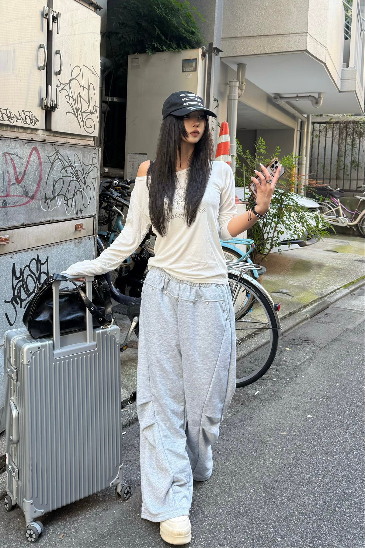 オフショルダーレタリングプリントTシャツ NA11044