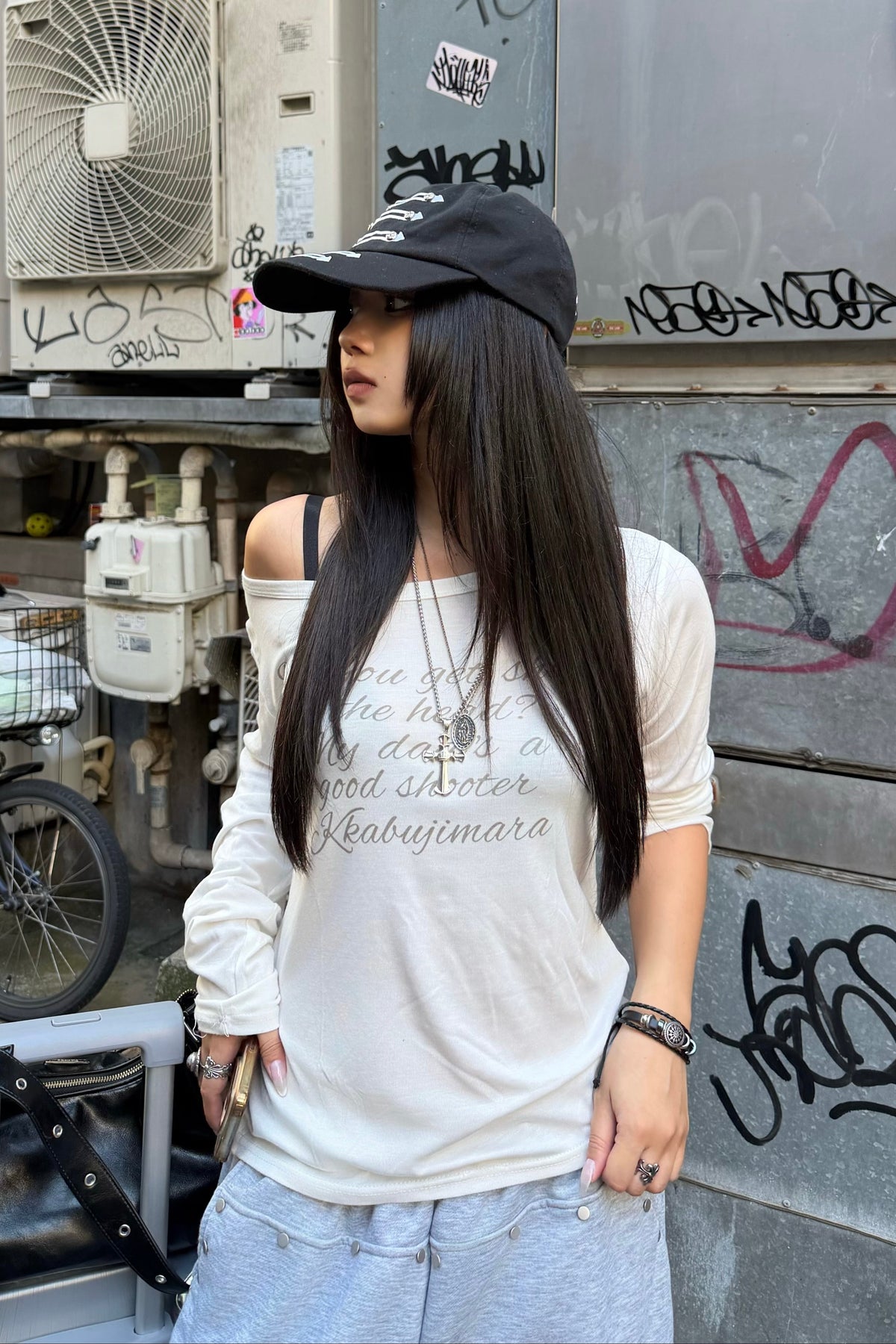 オフショルダーレタリングプリントTシャツ NA11044