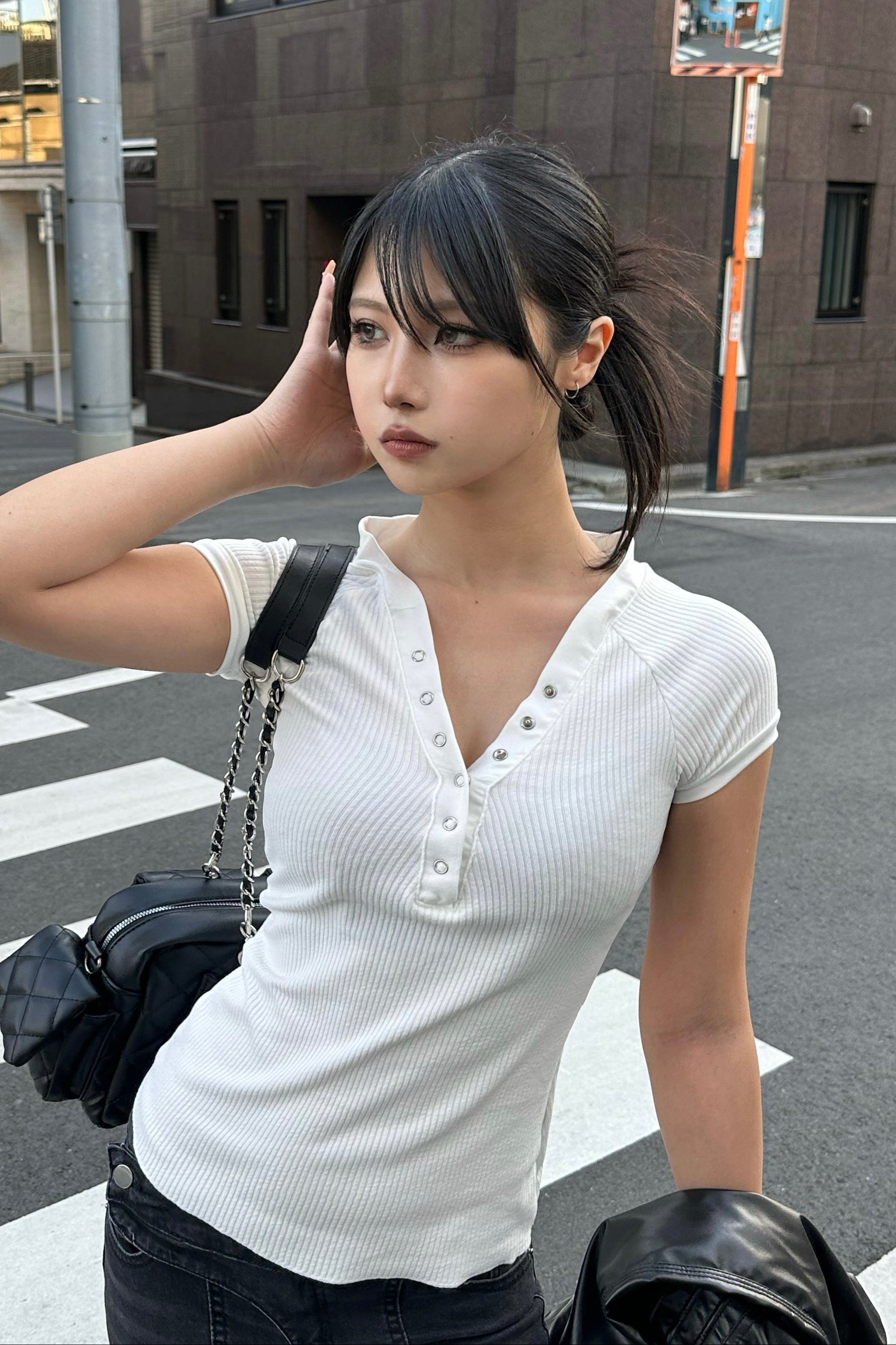 Vネックスリムフィットトップス NA10431