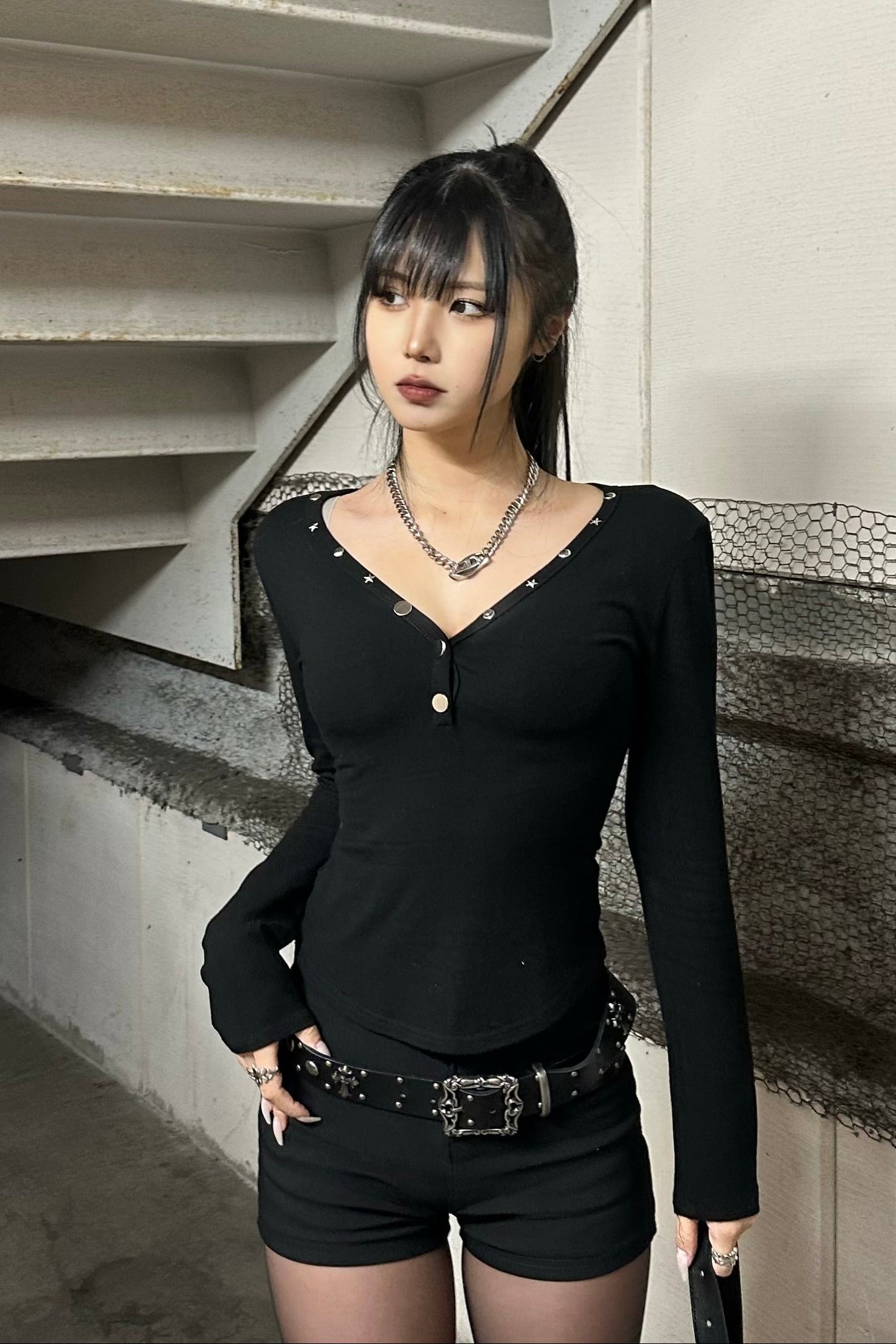 Vネックスタッズトップス NA10324