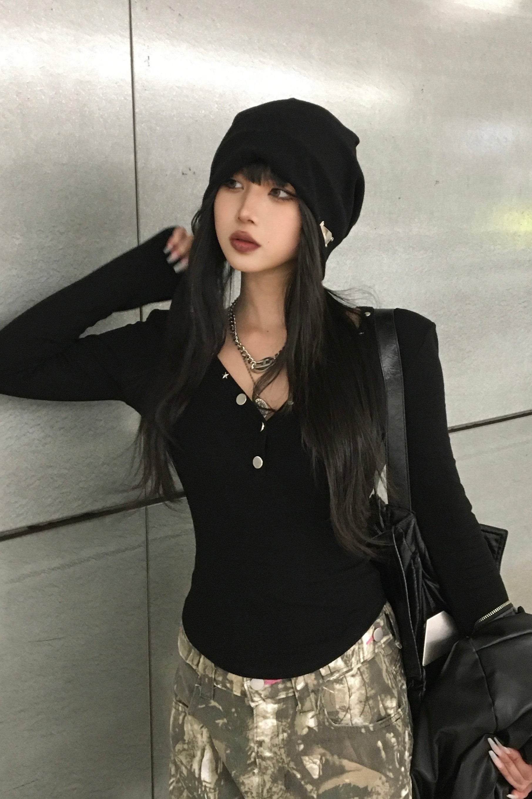 Vネックスタッズトップス NA10324